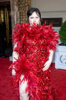 The Pierre Hotel: 2026 Met Gala Departures, New York, USA - 04 May 2026 Lena Dunham departs the Pierre Hotel for 2026 Met Gala on May 04, 2026 in New York City. New York United States Copyright: xRonxAdarx xSOPAxImagesx _radar_pierre_20260504_01119