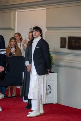 The Pierre Hotel: 2026 Met Gala Departures, New York, USA - 04 May 2026 Finn Wolfhard wearing Thom Brown departs the Pierre Hotel for 2026 Met Gala on May 04, 2026 in New York City. New York United States Copyright: xRonxAdarx xSOPAxImagesx _radar_pierre_20260504_01228