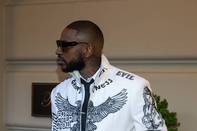 The Pierre Hotel: 2026 Met Gala Departures, New York, USA - 04 May 2026 Skepta wearing Thom Brown departs the Pierre Hotel for 2026 Met Gala on May 04, 2026 in New York City. New York United States Copyright: xRonxAdarx xSOPAxImagesx _radar_pierre_20260504_01452