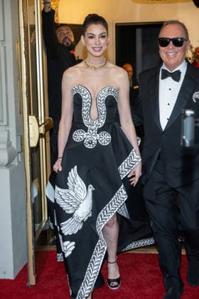 The Pierre Hotel: 2026 Met Gala Departures, New York, USA - 04 May 2026 (L-R) Anne Hathaway and Michael Kors wearing Michael Kors depart the Pierre Hotel for 2026 Met Gala on May 04, 2026 in New York City. New York United States Copyright: xRonxAdarx xSOPAxImagesx _radar_pierre_20260504_01686