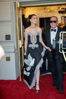 The Pierre Hotel: 2026 Met Gala Departures, New York, USA - 04 May 2026 (L-R) Anne Hathaway and Michael Kors wearing Michael Kors depart the Pierre Hotel for 2026 Met Gala on May 04, 2026 in New York City. New York United States Copyright: xRonxAdarx xSOPAxImagesx _radar_pierre_20260504_01688