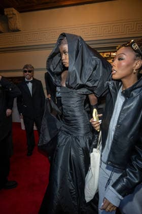 The Pierre Hotel: 2026 Met Gala Departures, New York, USA - 04 May 2026 Anok Yai wearing Balenciaga departs the Pierre Hotel for 2026 Met Gala on May 04, 2026 in New York City. New York United States Copyright: xRonxAdarx xSOPAxImagesx _radar_pierre_20260504_02113