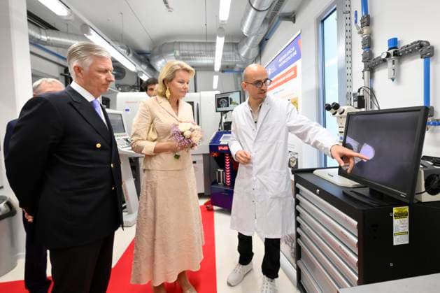 King Philippe And Queen Mathilde Visit The Province of Flemish Brabant VLAAMS-BRABANT, BELGIUM - MAY 05: King Philippe of Belgium and Queen Mathilde of Belgium pictured visiting VUB Photonics-campus en VUB STEAM Academie in Pajottegem during a trip to the province of Flemish Brabant on May 05, 2026 in Vlaams-Brabant, Belgium, 05 05 2026 Vlaams-Brabant Belgium  Copyright: xPhilipxReynaersx