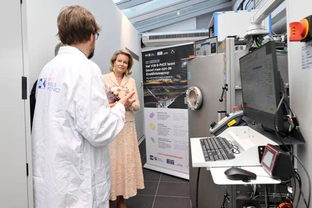 King Philippe And Queen Mathilde Visit The Province of Flemish Brabant VLAAMS-BRABANT, BELGIUM - MAY 05: King Philippe of Belgium and Queen Mathilde of Belgium pictured visiting VUB Photonics-campus en VUB STEAM Academie in Pajottegem during a trip to the province of Flemish Brabant on May 05, 2026 in Vlaams-Brabant, Belgium, 05 05 2026 Vlaams-Brabant Belgium  Copyright: xPhilipxReynaersx