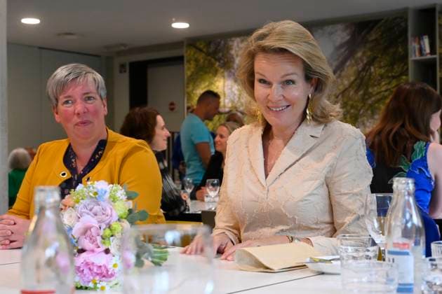 King Philippe And Queen Mathilde Visit The Province of Flemish Brabant VLAAMS-BRABANT, BELGIUM - MAY 05: Queen Mathilde of Belgium pictured during a lunch with colleagues and visitors from the local restaurant during a trip to the province of Flemish Brabant on May 05, 2026 in Vlaams-Brabant, Belgium, 05 05 2026 Vlaams-Brabant Belgium  Copyright: xPhilipxReynaersx
