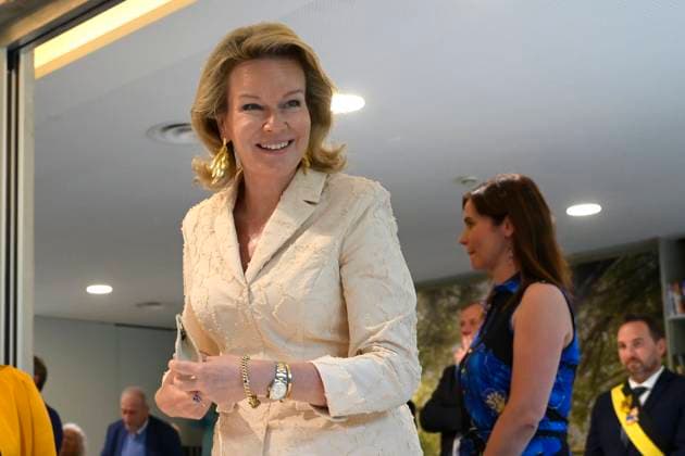 King Philippe And Queen Mathilde Visit The Province of Flemish Brabant VLAAMS-BRABANT, BELGIUM - MAY 05: Queen Mathilde of Belgium pictured during a lunch with colleagues and visitors from the local restaurant during a trip to the province of Flemish Brabant on May 05, 2026 in Vlaams-Brabant, Belgium, 05 05 2026 Vlaams-Brabant Belgium  Copyright: xPhilipxReynaersx