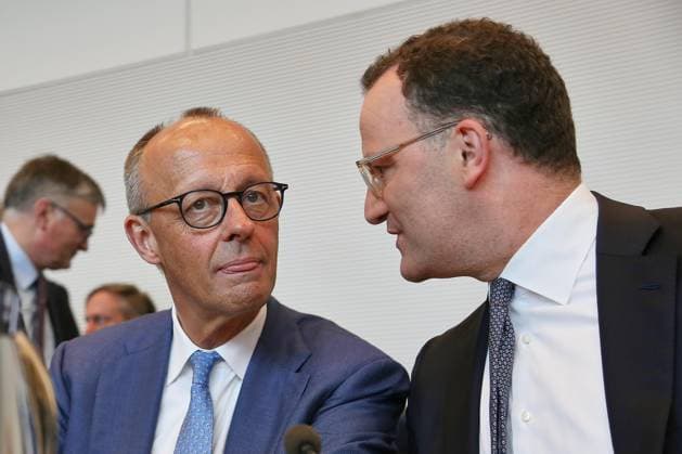 Berlin, Deutschland, 05.05.2026: Deutscher Bundestag: Unions-Fraktionssitzung: Bundeskanzler Friedrich Merz (CDU) und Jens Spahn vor Beginn *** Berlin, Germany, 05 05 2026 German Bundestag Union parliamentary group meeting Federal Chancellor Friedrich Merz CDU and Jens Spahn before start Copyright: xdtsxNachrichtenagenturx dts_117800