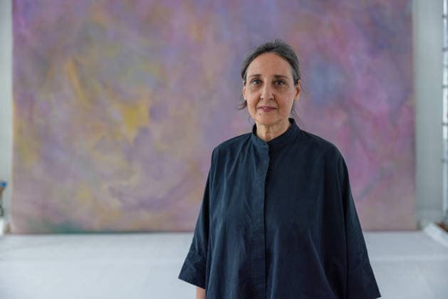 Abbau des Kunstwerks von Künstler Gotthard Graubner im Großen Saal des Schlosses Bellevue. Deutschland, Berlin am 5. Mai 2026: Restauratorin Hana Streicher, Sie leitet den Abbau des Gemäldes im großen Festsaal. Im Zuge der grundlegenden Sanierung des Amtssitzes des deutschen Bundespräsidenten werden an den Wandflächen der beiden Stirnseiten des Großen Saales zwei großformatige Farbraumkörper (Kissenbilder) des Künstlers Gotthard Graubner mit dem Titel Begegnungen (1988) abgehängt. *** Dismantling of the artwork by artist Gotthard Graubner in the Great Hall of Bellevue Palace Germany, Berlin on 5 May 2026 Restorer Hana Streicher, She leads the dismantling of the painting in the large ballroom As part of the fundame