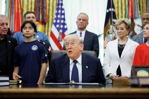May 5, 2026, Washington, District Of Columbia, USA: United States President Donald J Trump speaks before signing a proclamation inside the Oval Office at The White House in Washington, on May 5, 2026. The memorandum is set to restore the Presidential Fitness Test Award, a competitive school-based fitness program last seen under the Obama administration Washington USA - ZUMAs152 20260505_faa_s152_021 Copyright: xTomxBrennerx-xPoolxviaxCNPx