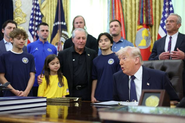 May 5, 2026, Washington, District Of Columbia, USA: United States President Donald J Trump speaks before signing a proclamation in the Oval Office of the White House in Washington, DC, USA, on May 5, 2026. The memorandum is set to restore the Presidential Fitness Test Award, a competitive school-based fitness program last seen under the Obama administration Washington USA  - ZUMAs152 20260505_faa_s152_014 Copyright: xTomxBrennerx-xPoolxviaxCNPx
