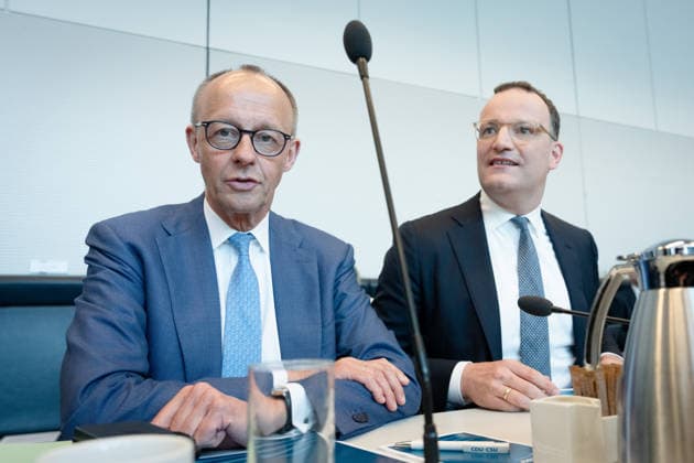 Bundestagsfraktion, CDU CSU Bundestag, Bundestagsfraktion, CDU CSU, Vorsitzender, Jens Spahn, CDU, Friedrich Merz, Bundeskanzler Berlin Berlin GER *** Bundestag parliamentary group, CDU CSU Bundestag, Bundestag parliamentary group, CDU CSU, Chairman, Jens Spahn, CDU, Friedrich Merz, Federal Chancellor Berlin Berlin GER