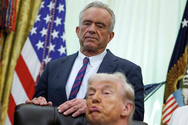May 5, 2026, Washington, District Of Columbia, USA: United States Secretary of Health and Human Services Robert F. Kennedy, Jr speaks behind US President Donald J Trump ahead of a proclamation signing in the Oval Office of the White House in Washington, DC, USA, on May 5, 2026. The memorandum is set to restore the Presidential Fitness Test Award, a competitive school-based fitness program last seen under the Obama administration Washington USA - ZUMAs152 20260505_faa_s152_013 Copyright: xTomxBrennerx-xPoolxviaxCNPx