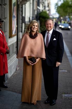 AMSTERDAM - King Willem-Alexander and Queen Maxima arrive at the Royal Theatre CarrÃ for the May 5 concert on the Amstel. Traditionally, the concert marks the conclusion of the National Liberation Celebration. RAMON VAN FLYMEN ANP netherlands out - belgium out  Copyright: xx x557572902x originalFilename: 557572902.jpg