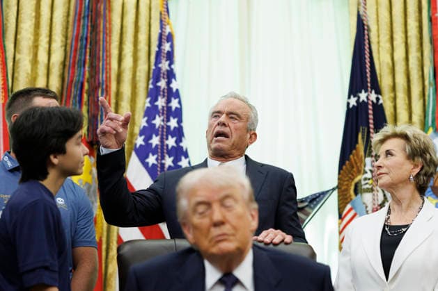 May 5, 2026, Washington, District Of Columbia, USA: United States Secretary of Health and Human Services Robert F. Kennedy, Jr speaks behind US President Donald J Trump ahead of a proclamation signing in the Oval Office of the White House in Washington, DC, USA, on May 5, 2026. The memorandum is set to restore the Presidential Fitness Test Award, a competitive school-based fitness program last seen under the Obama administration Washington USA - ZUMAs152 20260505_faa_s152_007 Copyright: xTomxBrennerx-xPoolxviaxCNPx