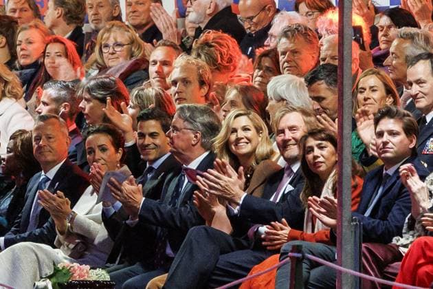 AMSTERDAM - Prime Minister Rob Jetten, King Willem-Alexander and Queen Maxima during the May 5 concert on the Amstel at the Royal Theatre CarrÃ . Traditionally, the concert marks the conclusion of the National Liberation Celebration. RAMON VAN FLYMEN ANP netherlands out - belgium out  Copyright: xx x557576534x originalFilename: 557576534.jpg