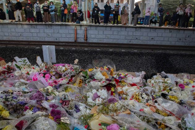 May 5, 2026, Bekasi Timur, West Java, Indonesia: East Bekasi, West Java, Indonesia, Tuesday, May 5, 2026: Flowers continue to fill the site of the train accident at East Bekasi Station, which claimed the lives of 14 victimsÃ¢â‚¬?all of whom were women. Expressions of condolence written on small slips of paper are visible throughout the station. Commuter line passengers passing through the station pause to look, offer prayers, or lay down flowers as a sign of grief. Bekasi Timur Indonesia  - ZUMAh128 20260505_zap_h128_009 Copyright: xDonalxHusnix
