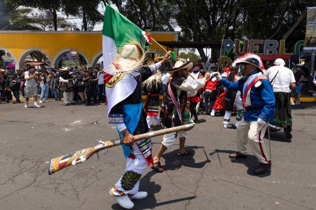 May 5, 2026, Mexico City, Mexico: Residents of the Penon de los Banos neighborhood took part in a civic reenactment marking the 164th anniversary of the Battle of Puebla, in which the Mexican army defeated French forces on May 5, 1862. The commemoration included parades, military uniforms and recreations of the historic battle in the Venustiano Carranza borough. Mexico City Mexico - ZUMAl178 20260505_znp_l178_060 Copyright: xCristianxLeyvax