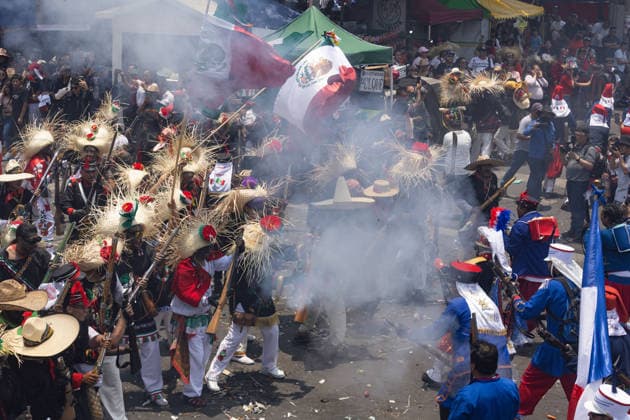 May 5, 2026, Mexico City, Mexico: Residents of the Penon de los Banos neighborhood took part in a civic reenactment marking the 164th anniversary of the Battle of Puebla, in which the Mexican army defeated French forces on May 5, 1862. The commemoration included parades, military uniforms and recreations of the historic battle in the Venustiano Carranza borough. Mexico City Mexico  - ZUMAl178 20260505_znp_l178_062 Copyright: xCristianxLeyvax