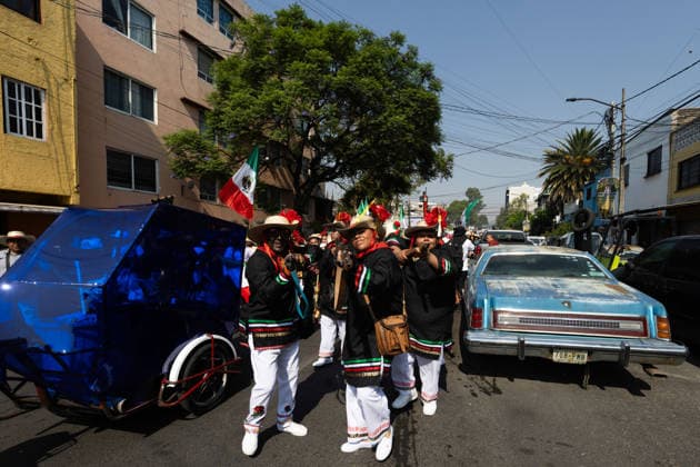 May 5, 2026, Mexico City, Mexico: Residents of the Penon de los Banos neighborhood took part in a civic reenactment marking the 164th anniversary of the Battle of Puebla, in which the Mexican army defeated French forces on May 5, 1862. The commemoration included parades, military uniforms and recreations of the historic battle in the Venustiano Carranza borough. Mexico City Mexico - ZUMAl178 20260505_znp_l178_072 Copyright: xCristianxLeyvax