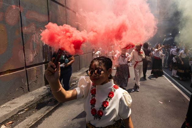 May 5, 2026, Mexico City, Mexico: Residents of the Penon de los Banos neighborhood took part in a civic reenactment marking the 164th anniversary of the Battle of Puebla, in which the Mexican army defeated French forces on May 5, 1862. The commemoration included parades, military uniforms and recreations of the historic battle in the Venustiano Carranza borough. Mexico City Mexico - ZUMAl178 20260505_znp_l178_032 Copyright: xCristianxLeyvax