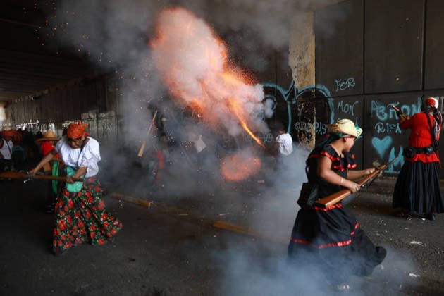 Cinco de Mayo celebrations in Mexico City MEXICO CITY, MEXICO - MAY 05: A man fires a rifle loaded with gunpowder during Cinco de Mayo celebrations, in Mexico City, Mexico on May 05, 2026. Residents of the Penon de los Banos neighborhood have gathered annually for more than 90 years to commemorate the Mexican army’s victory over French forces at the Battle of Puebla, staging a street reenactment with period costumes, cannons and gunpowder-loaded firearms. Daniel Cardenas Anadolu Mexico City Mexico. Editorial use only. Please get in touch for any other usage.  Copyright: x2026xAnadoluxDanielxCardenasx