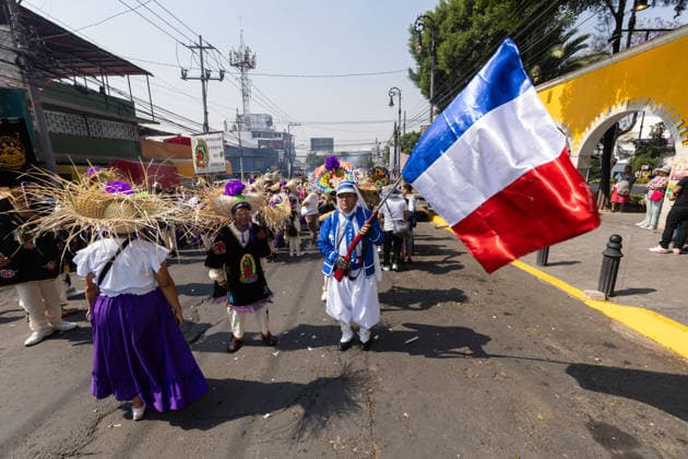 May 5, 2026, Mexico City, Mexico: Residents of the Penon de los Banos neighborhood took part in a civic reenactment marking the 164th anniversary of the Battle of Puebla, in which the Mexican army defeated French forces on May 5, 1862. The commemoration included parades, military uniforms and recreations of the historic battle in the Venustiano Carranza borough. Mexico City Mexico  - ZUMAl178 20260505_znp_l178_008 Copyright: xCristianxLeyvax