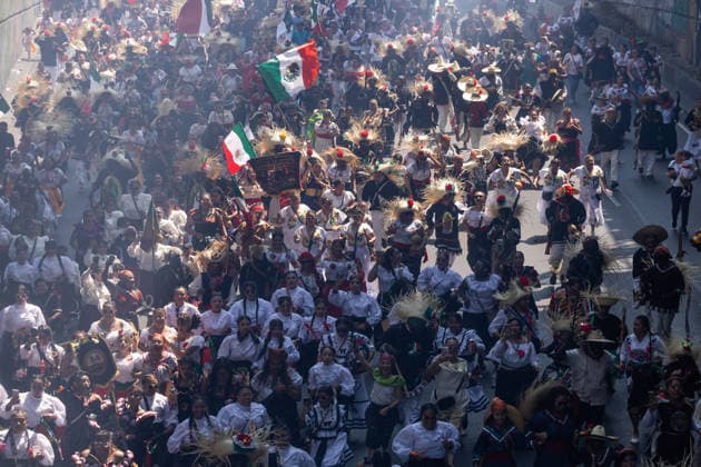 May 5, 2026, Mexico City, Mexico: Residents of the Penon de los Banos neighborhood took part in a civic reenactment marking the 164th anniversary of the Battle of Puebla, in which the Mexican army defeated French forces on May 5, 1862. The commemoration included parades, military uniforms and recreations of the historic battle in the Venustiano Carranza borough. Mexico City Mexico  - ZUMAl178 20260505_znp_l178_035 Copyright: xCristianxLeyvax