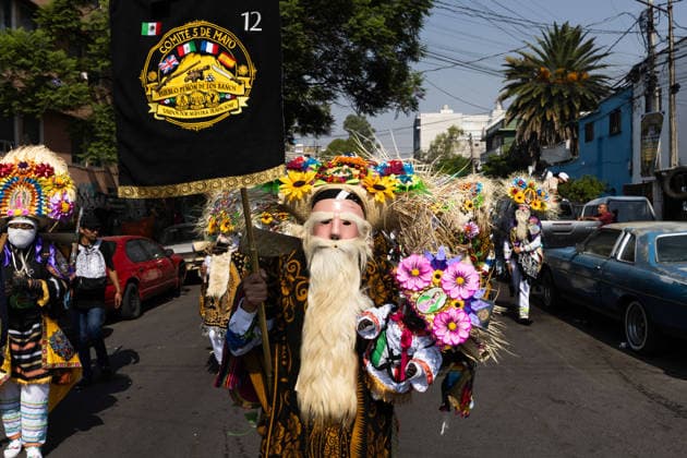 May 5, 2026, Mexico City, Mexico: Residents of the Penon de los Banos neighborhood took part in a civic reenactment marking the 164th anniversary of the Battle of Puebla, in which the Mexican army defeated French forces on May 5, 1862. The commemoration included parades, military uniforms and recreations of the historic battle in the Venustiano Carranza borough. Mexico City Mexico - ZUMAl178 20260505_znp_l178_001 Copyright: xCristianxLeyvax