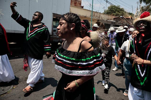 May 5, 2026, Mexico City, Cdmx, Mexico: The most famous reenactment of the Battle of Puebla has been performed for 96 years in the Peo±o³n de los Bao±os area of the Venustiano Carranza region, right next to Mexico City International Airport. Dressed as Zacapoaxtlas and French, they parade through the streets with homemade cannons and rifles that explode with gunpowder, simulating the battle between the two armies. The original battle arose because President Benito Juo¡rez refused to continue paying the foreign debt due to the economic crisis following the Reform War. England, Spain, and France signed an agreement to send troops to Mexico to demand payment of that debt; of these countries, only France sent its troops, led by Napoleon - ZUMAp204 20260505_zip_p204_022 Copyright: xJosuexPerezx