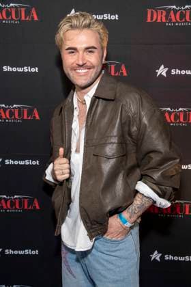 ABB DRACULA Daniel Johnson on the blue carpet at the premiere of Dracula The Musical at BlueMax Theater on 05 05 2026 in Berlin Berlin Germany