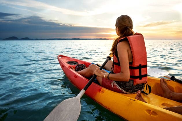 Beautiful young girl kayaking in the sea Koh Samui, Surat Thani, Thailand CR_NAOS260410-1991998-01 ,model released, Symbolfoto
