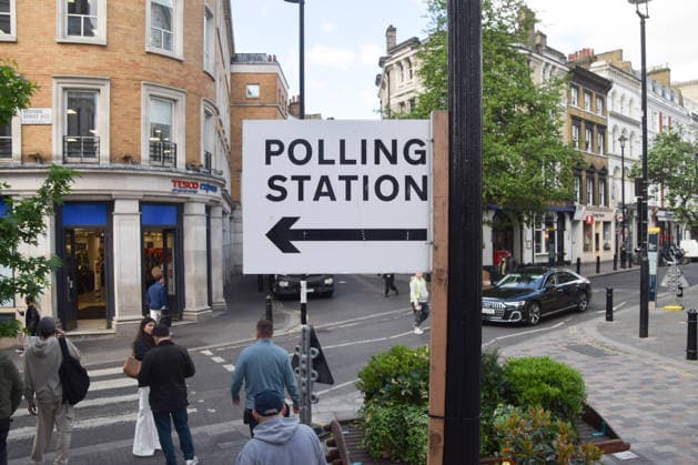 May 6, 2026, London, England, United Kingdom: A Polling Station sign has been installed in Central London ahead of the local council elections, taking place on 7th May. London United Kingdom  - ZUMAv130 20260506_zip_v130_001 Copyright: xVukxValcicx