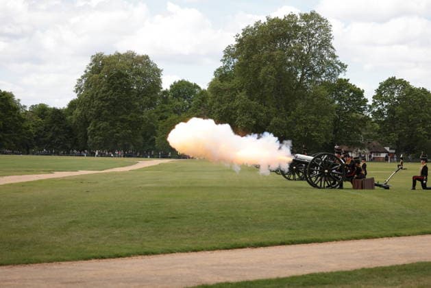 . 06 05 2026. London, United Kingdom. 41 Gun Royal Salute Hyde Park. The King s Troop Royal Horse Artillery fire a 41 Gun Salute in Hyde Park to mark the anniversary of the Coronation of His Majesty The King.  xMartynxWheatleyx xi-Imagesx IIM-26749-0006
