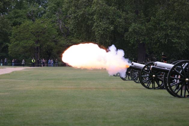 . 06 05 2026. London, United Kingdom. 41 Gun Royal Salute Hyde Park. The King s Troop Royal Horse Artillery fire a 41 Gun Salute in Hyde Park to mark the anniversary of the Coronation of His Majesty The King.  xMartynxWheatleyx xi-Imagesx IIM-26749-0007
