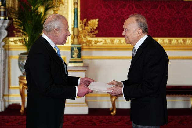 Audience at St James Palace Alejandro Gertz Manero, Ambassador from Mexico, presents his credentials during an audience with King Charles III (left) at St James s Palace, London. Picture date: Wednesday May 6, 2026., Credit:Aaron Chown Avalon UK  Copyright: xAaronxChownx xAvalonx 1096899914