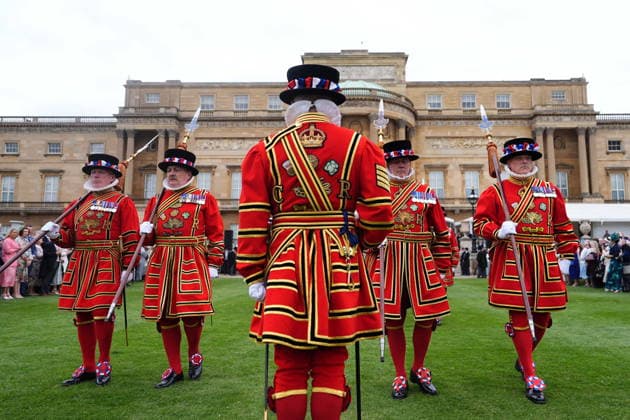 Royal Garden Party at Buckingham Palace Yeomen of the Guard during a Royal Garden Party at Buckingham Palace, London. Picture date: Wednesday May 6, 2026., Credit:Aaron Chown Avalon UK, London  Copyright: xAaronxChownx xAvalonx 1096938984
