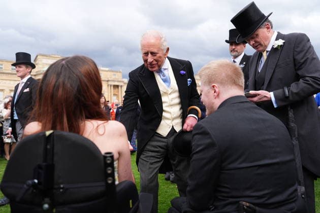 Royal Garden Party at Buckingham Palace King Charles III (centre) talks to winners of the King s Award for Voluntary Service (KAVS) during a Royal Garden Party at Buckingham Palace, London. Picture date: Wednesday May 6, 2026., Credit:Aaron Chown Avalon UK, London  Copyright: xAaronxChownx xAvalonx 1096939346