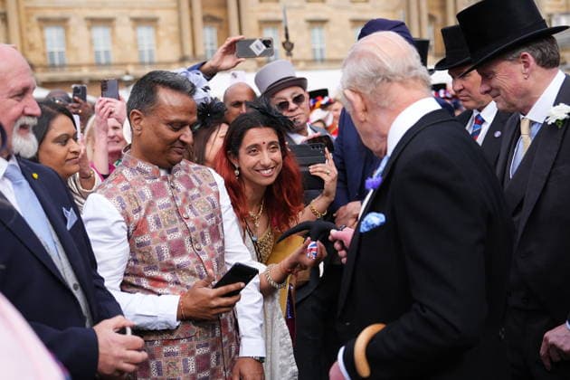 Royal Garden Party at Buckingham Palace A member of the RSPB gifts a swift made by a Brownie group to King Charles III during a Royal Garden Party at Buckingham Palace, London. Picture date: Wednesday May 6, 2026., Credit:Aaron Chown Avalon UK, London  Copyright: xAaronxChownx xAvalonx 1096939376