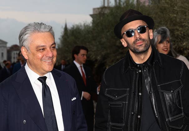 Gala dinner at the Pinault family s Giorgio Cini Foundation. Pictured: Luca de Meo (left) and JR (right).  Copyright: xMatteoxChinellatox xipa-agency.netx xipa-agency.netx xMatteoxChinellatox IPA_Agency_IPA74477063