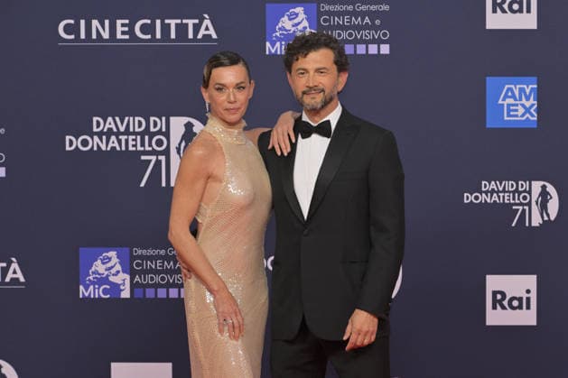 News - 71^ Edizione David di Donatello 2026 - Cerimonia di Premiazione Vinicio Marchioni and Milena Mancini attend the photocall during the 71th David Di Donatello at Cinecitta Studios on May 06, 2026 in Rome, Italy Roma Roma Italy Copyright: xRobertoxBettacchix xLiveMediax LPN_2434735