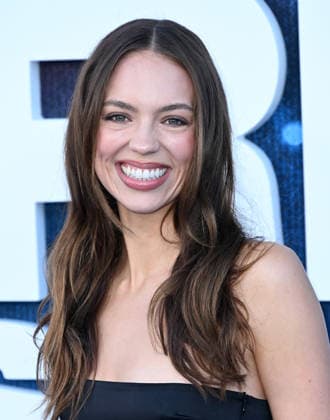 ˜Billie Eilish-Hit Me Hard and Soft: The Tour™ LA Premiere Claudia Sulewski arriving to Paramount Picture™s Billie Eilish-Hit Me Hard and Soft: The Tour (Live in 3D) Los Angeles premiere held at the Village Theatre on May 6, 2026 in Westwood, CA. Westwood Village Theatre California USA Copyright: xLeexWattx xAFF-USA.COMx