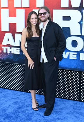 ˜Billie Eilish-Hit Me Hard and Soft: The Tour™ LA Premiere Claudia Sulewski and Finneas O Connell arriving to Paramount Picture™s Billie Eilish-Hit Me Hard and Soft: The Tour (Live in 3D) Los Angeles premiere held at the Village Theatre on May 6, 2026 in Westwood, CA. Westwood Village Theatre California USA Copyright: xLeexWattx xAFF-USA.COMx