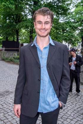 ABB CANNABE Linus Weber as a guest at the world premiere of Cannabe Die Doku mit Capo at Delphi Filmpalast , on 06 05 2026 in Berlin Berlin Germany