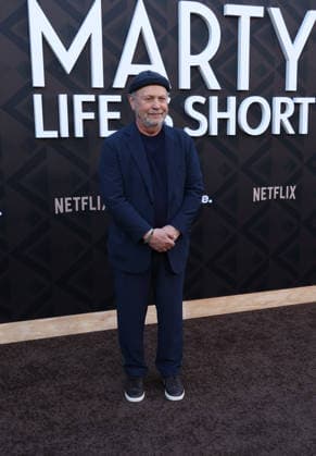 Arrivals for the Los Angeles premiere of Netflix s Marty, Life Is Short at The Egyptian Theatre Featuring: Billy Crystal Where: Los Angeles, California, United States When: 06 May 2026 Credit: Faye s Vision Cover Images EDITORIAL USE ONLY. NOT FOR USE BY NEWSPAPERS BASED IN THE UK. Copyright: xx coverimg55669422