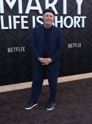 Arrivals for the Los Angeles premiere of Netflix s Marty, Life Is Short at The Egyptian Theatre Featuring: Billy Crystal Where: Los Angeles, California, United States When: 06 May 2026 Credit: Faye s Vision Cover Images EDITORIAL USE ONLY. NOT FOR USE BY NEWSPAPERS BASED IN THE UK. Copyright: xx coverimg55669423