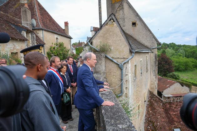 Prince Albert II Visit To Montresor S.A.S. Prince Albert II of Monaco visits Montrésor, Indre-et-Loire, France on May 6, 2026, following the footsteps of one of his ancestors, Imbert de Batarnay (1438-1523). Welcomed by the prefect of Indre-et-Loire and Frédéric Gaultier, mayor of Montrésor, the Sovereign Prince visited the collegiate church where Imbert de Batarnay rests before touring the château and addressing the local population gathered in the park. Photo by Pascal Avenet ABACAPRESS.COM Montresor Indre-et-Loire (37) France  Copyright: xAvenetxPascal ABACAx