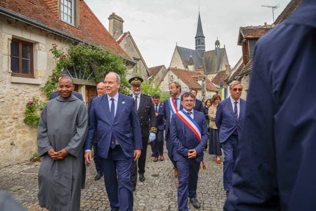 Prince Albert II Visit To Montresor S.A.S. Prince Albert II of Monaco visits Montrésor, Indre-et-Loire, France on May 6, 2026, following the footsteps of one of his ancestors, Imbert de Batarnay (1438-1523). Welcomed by the prefect of Indre-et-Loire and Frédéric Gaultier, mayor of Montrésor, the Sovereign Prince visited the collegiate church where Imbert de Batarnay rests before touring the château and addressing the local population gathered in the park. Photo by Pascal Avenet ABACAPRESS.COM Montresor Indre-et-Loire (37) France  Copyright: xAvenetxPascal ABACAx