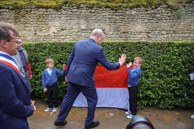 Prince Albert II Visit To Montresor S.A.S. Prince Albert II of Monaco visits Montrésor, Indre-et-Loire, France on May 6, 2026, following the footsteps of one of his ancestors, Imbert de Batarnay (1438-1523). Welcomed by the prefect of Indre-et-Loire and Frédéric Gaultier, mayor of Montrésor, the Sovereign Prince visited the collegiate church where Imbert de Batarnay rests before touring the château and addressing the local population gathered in the park. Photo by Pascal Avenet ABACAPRESS.COM Montresor Indre-et-Loire (37) France  Copyright: xAvenetxPascal ABACAx