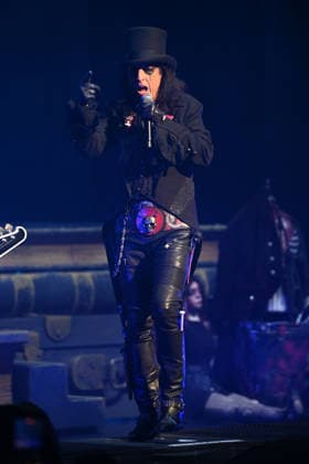 Alice Cooper performs during Alice s Attic Tour at The Broward Center For The Performing Arts on May 6, 2026 in Fort Lauderdale, Florida. Featuring: Alice Cooper Where: Fort Lauderdale, Florida, United States When: 06 May 2026 Credit: Robert Bell INSTARimages EDITORIAL USE ONLY. NOT FOR USE BY NEWSPAPERS BASED IN THE UK. Copyright: xx instar55670830