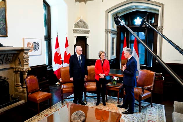 May 7, 2026, Ottawa, On, Canada: Prime Minister Mark Carney, right, meets with Princess Margriet of the Netherlands, centre, and her husband Pieter van Vollenhoven in his West Block office during an official visit in Ottawa, on Thursday, May 7, 2026. Ottawa Canada - ZUMAc35_ 20260507_zaf_c35_061 Copyright: xSpencerxColbyx